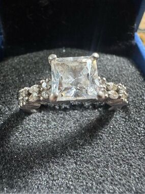 925 Sterling Silver Ring Engagement Style
CZ Round Brilliant Cathedral
Size 10